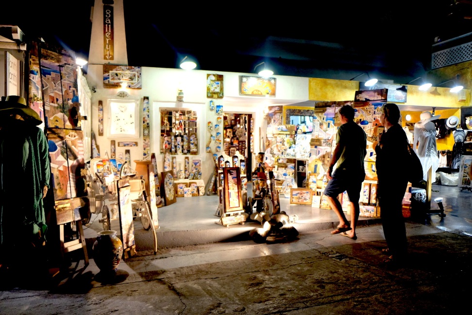 This place is a gold mine of greek souvenirs. 